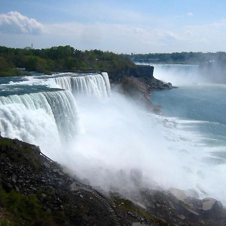 Wanderfalls Guesthouse & Hostel Ниагарски водопад Екстериор снимка