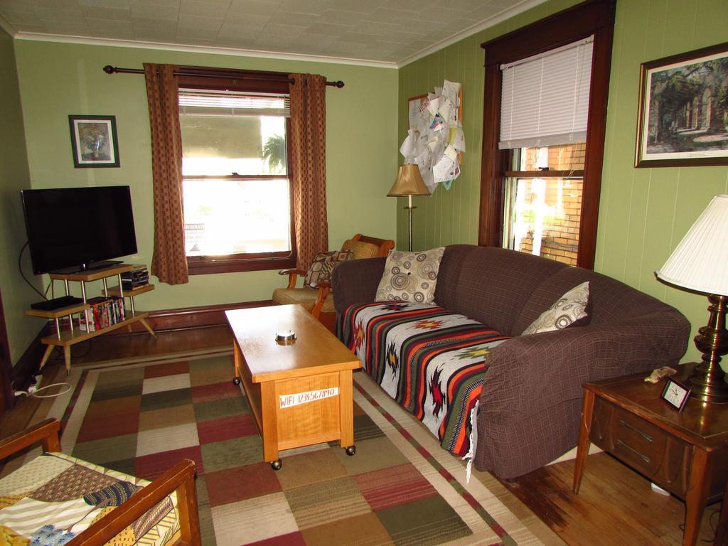 Wanderfalls Guesthouse & Hostel Ниагарски водопад Екстериор снимка