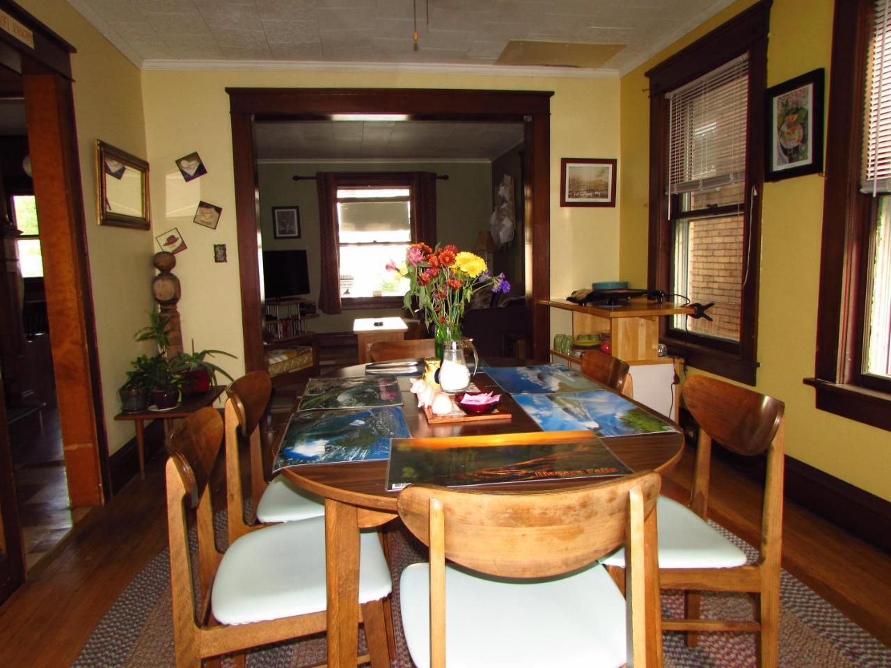 Wanderfalls Guesthouse & Hostel Ниагарски водопад Екстериор снимка
