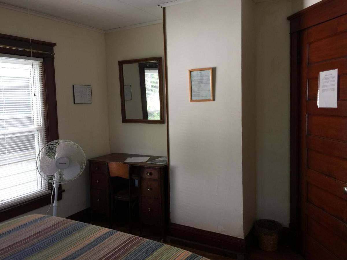 Wanderfalls Guesthouse & Hostel Ниагарски водопад Екстериор снимка